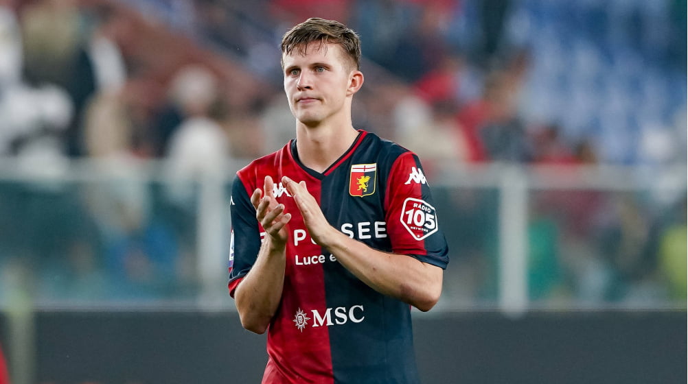 Mengamati Gelandang Genoa Morten Frendrup