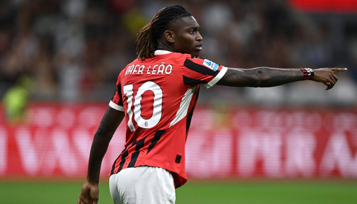 Rafael Leão dari AC Milan Target Barcelona Memikirkan Tawaran