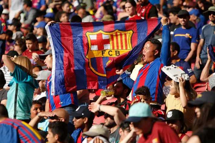 Fans Barcelona Mengeluarkan Suara Mereka untuk Pergi